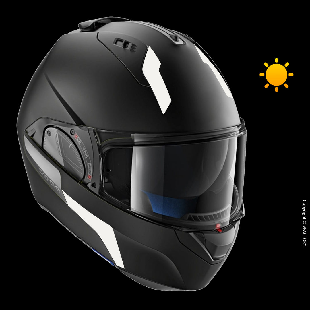 Gouttes De Pluie Sur La Fenêtre De La Voiture. Lunette Arrière Humide